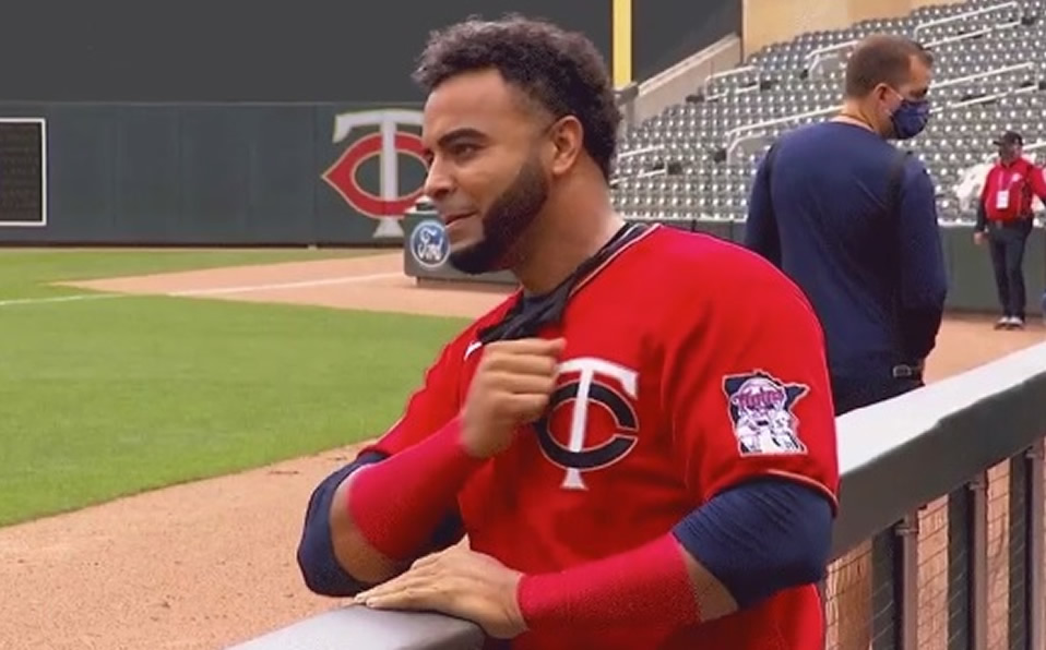 Dominicano Nelson Cruz desea seguir con los Twins