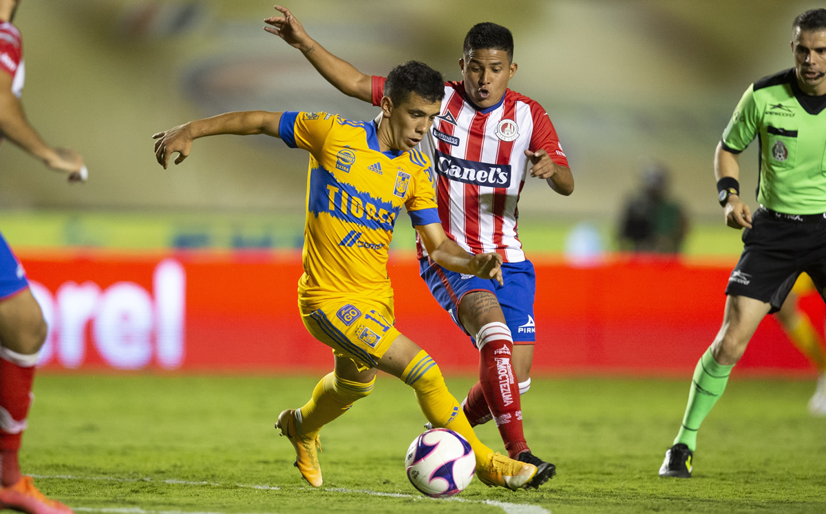 A Leo Fernández se le negó el gol en el primer tiempo. (Foto: Mexsport)