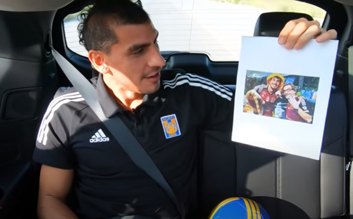 Nahuel no puede contener el llanto al recordar su papá. (Captura de video de @TigresOficial/ Tecate)