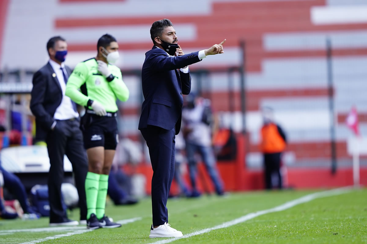 Carlos Morales sorprendió en su debut como DT. (Foto: Imago7)