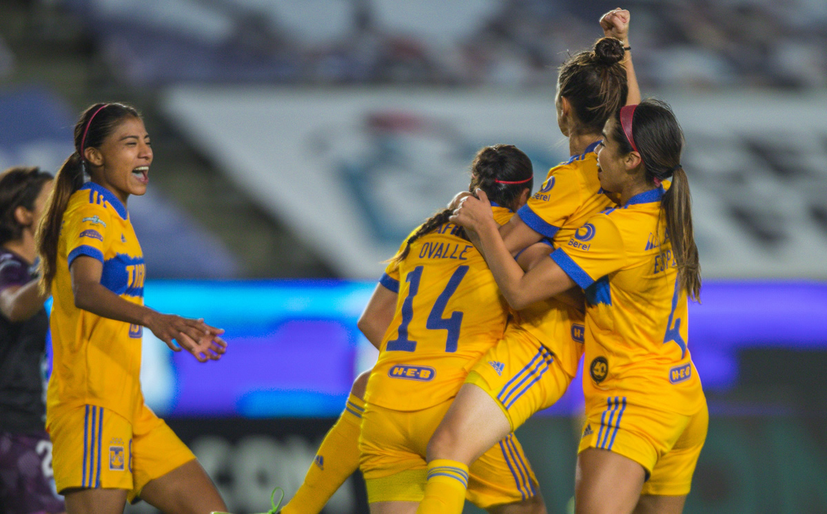 Las jugadores de Tigres Femenil festejaron sus dos goles en los últimos 10 minutos del partido. (Foto: Mexsport)