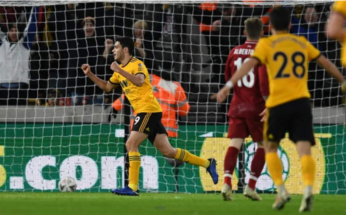Raúl Jiménez le anotó un golazo al Liverpool el 23 de enero de 2020. (FOTO: AFP)