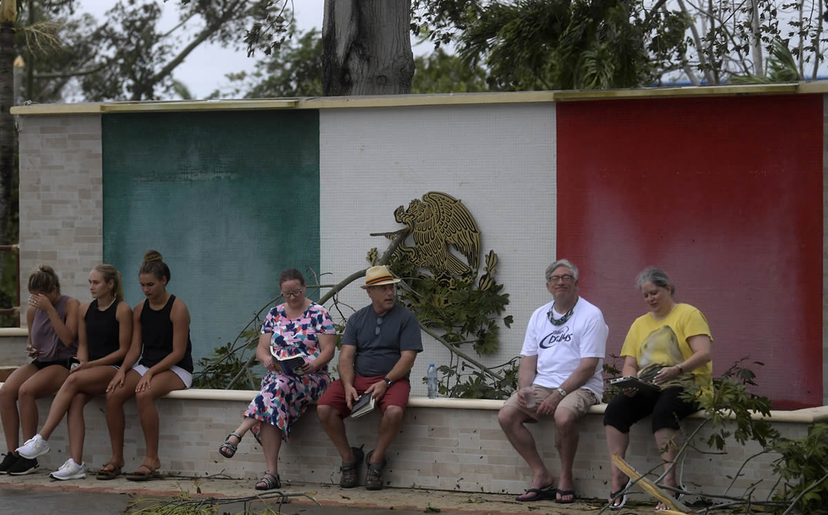La mitad de Cancún, Playa del Carmen y Cozumel permanecieron sin luz durante la madrugada. (AFP)