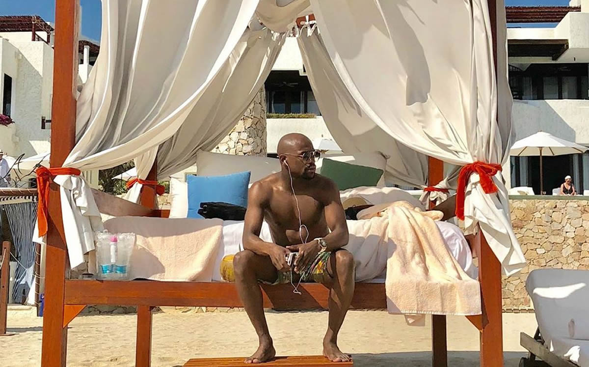 El exboxeador disfrutando de la playa.