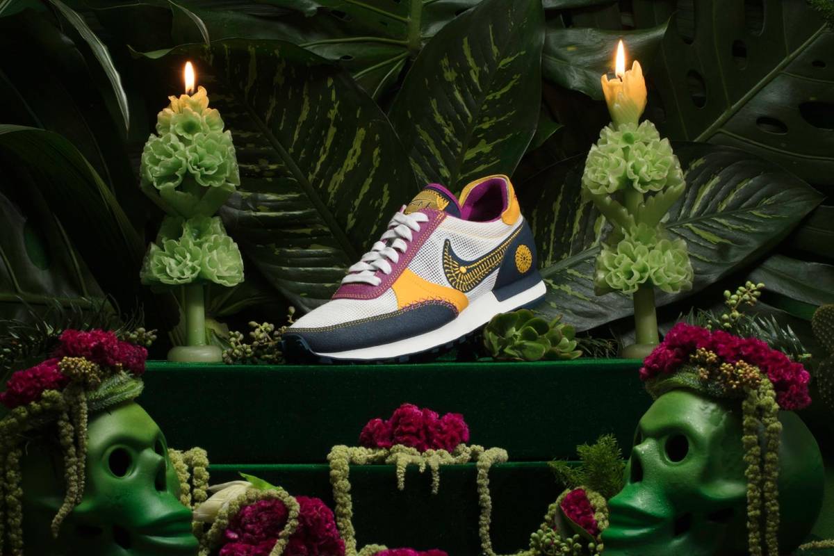 En el swoosh hay colores amarillos en forma de líneas para diferenciarlos de cualquier modelo.