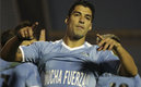 Luis tiene actividad con su selección. (AFP)