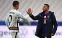 Kylian Mabppé junto a su ídolo Cristiano Ronaldo. (Foto: AFP)