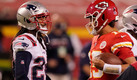 Stephon Gilmore y Patrick Mahomes tras la victoria de los Chiefs sobre Patriots el lunes 5 de octubre. (AP)