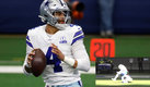 Dak Prescott se retiró llorando del estadio de los Cowboys en ambulancia. (AP)