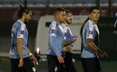 Jonathan Rodríguez entró de cambio la semana pasada en el duelo ante Chile. FOTO: AFP.