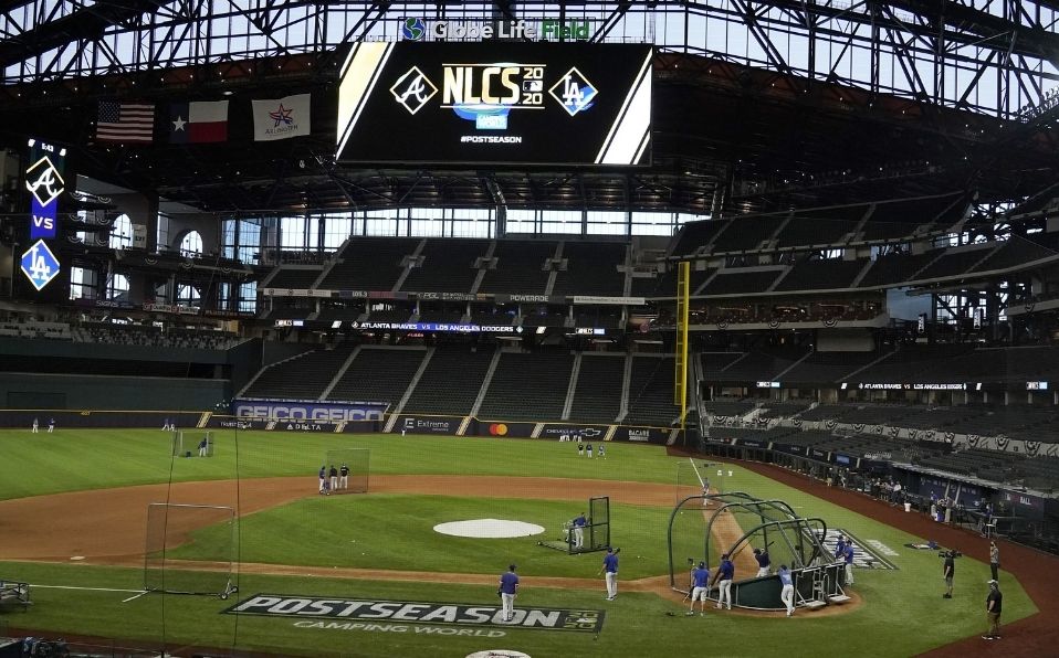 Pasaron 214 días para que la afición volviera a un parque de Grandes Ligas. (Foto: Sue Ogrocki/AP)