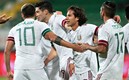 Raúl Jiménez celebra con Diego Lainez el segundo gol ante Argelia. Foto: Imago7