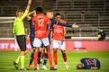 Rafinha recibió terrible parada en el duelo ante el Nimes (FOTO: AFP)