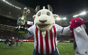 Chiva Loca es un personaje amado por la afición tapatía. (Foto: Imago7)