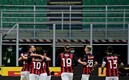 Zlatan Ibrahimovic logró un doblete  en el primer tiempo del Derbi italiano y en la imagen lo festeja Foto: AFP