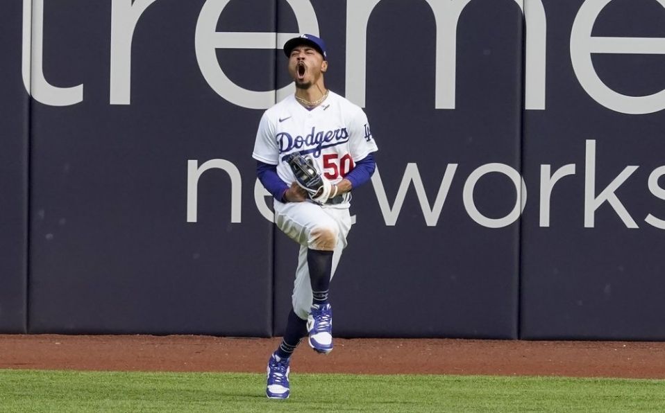 Betts tiene el segundo contrato activo más caro, sólo detrás de Mike Trout. (Foto: AP)