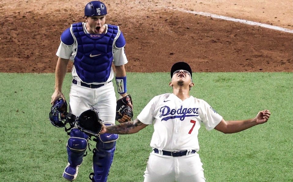 El mexicano Julio Urías lanzó las últimas tres entradas de un cardiaco Juego 7. (Foto: @LosDodgers)