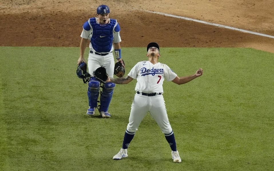 Urías consiguió su cuarta victoria en esta postemporada. (Foto: AP)