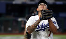 Julio Urías se apuntó el triunfo en el Juego 7 que dio el boleto a Dodgers a la Serie Mundial. (AFP)