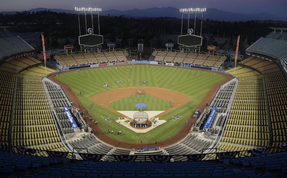Los Dodgers podrían recibir alrededor de 14,000 personas por juego en 2021. (Foto: AP)
