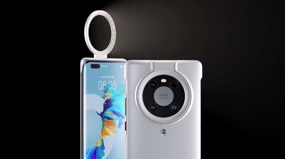Ring Light Case del Mate 40 te ayuda a iluminar un ambiente en poca luz para tener la selfie perfecta.