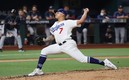 El mexicano Julio Urías es uno de los latinos que participan en la Serie Mundial. Foto: AFP