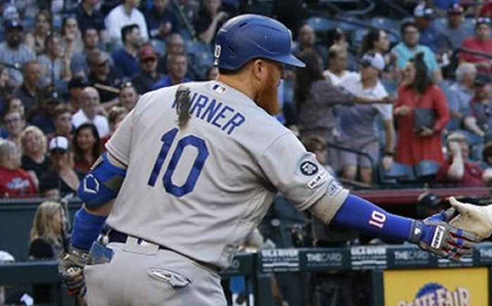 ¿Porqué Justin Turner tiene una mancha en el uniforme?