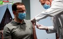 En Inglaterra infectarían de covid a voluntarios para avanzar en las investigaciones. Foto: AFP