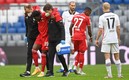 Alphonso Davies al momento de abandonar el terreno de juego. Foto: AFP