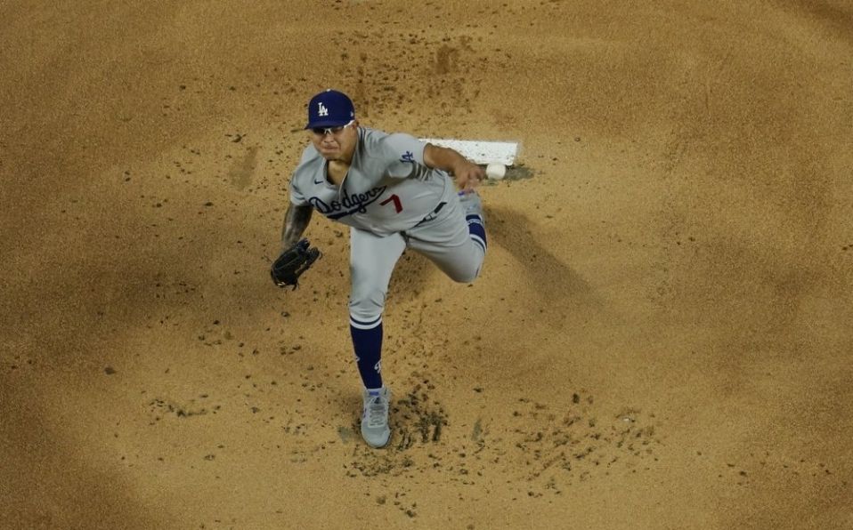Julio Urías estableció una marca personal de nueve ponches en un juego de postemporada. (Foto: AP)