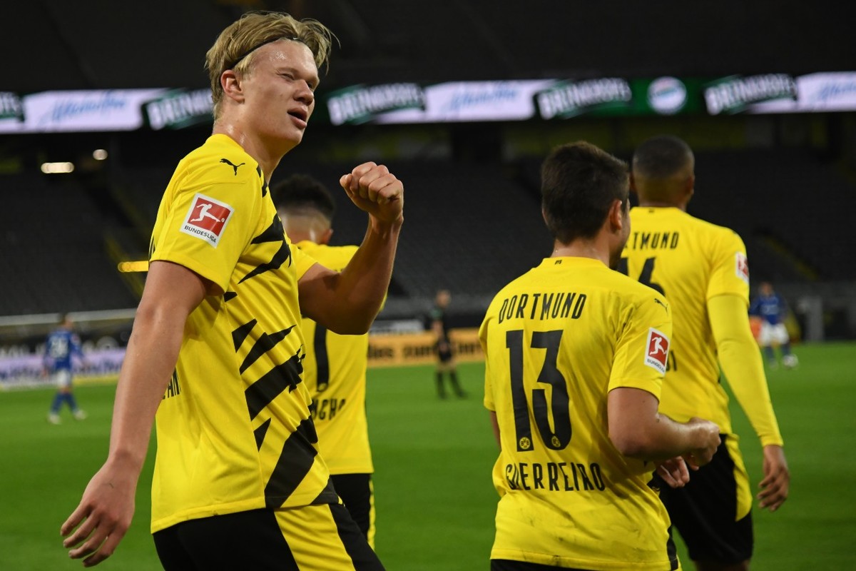 El Dortmund se lleva el Derbi del Ruhr tras golear al Schalke (3-0) El Dortmund se lleva el Derbi del Ruhr tras golear al Schalke (3-0)