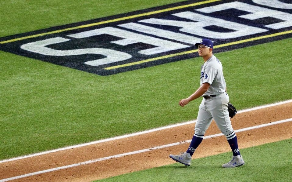 Urías ponchó a nueve en 4.2 entradas. (Foto: @MLB_Mexico)