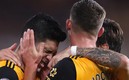 Raúl Jiménez salió muy molesto porque le arrebataron el triunfo a los Wolves. Foto: AFP