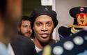 Ronaldinho por fin abandonó la prisión donde estuvo más de 30 días encerrado.