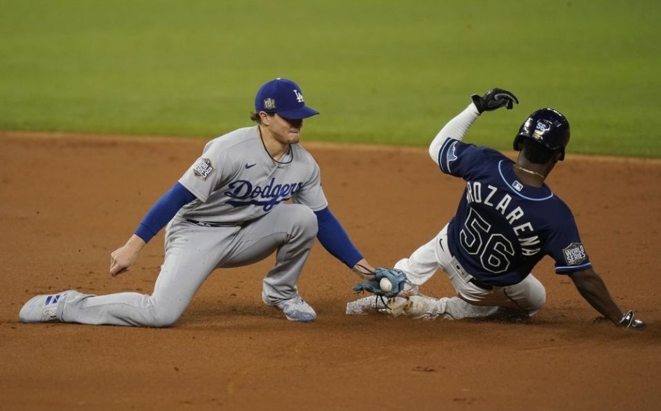 Con la serie empatada 2-2, alguno de los dos equipos tomará inminentemente la ventaja. (Foto: AP)
