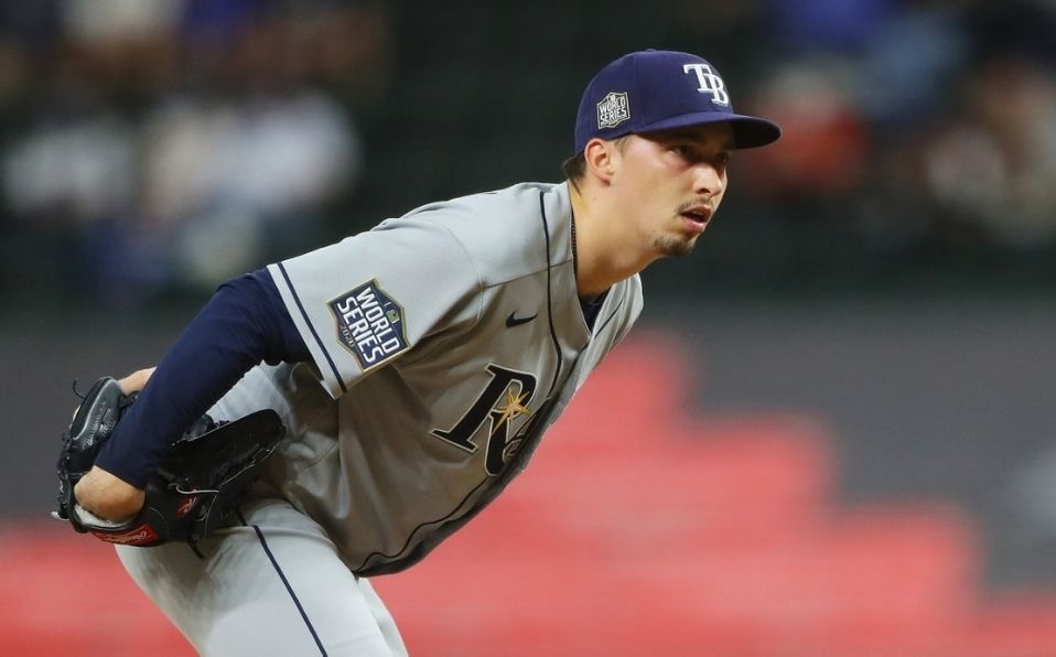 Snell tuvo sin hit ni carrera a los Dodgers hasta la quinta entrada del Juego 2. (Foto: MLB.com)