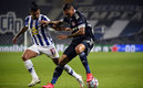 Tecatito Corona jugó 70 minutos ante Olympiakos. (Foto: AFP)