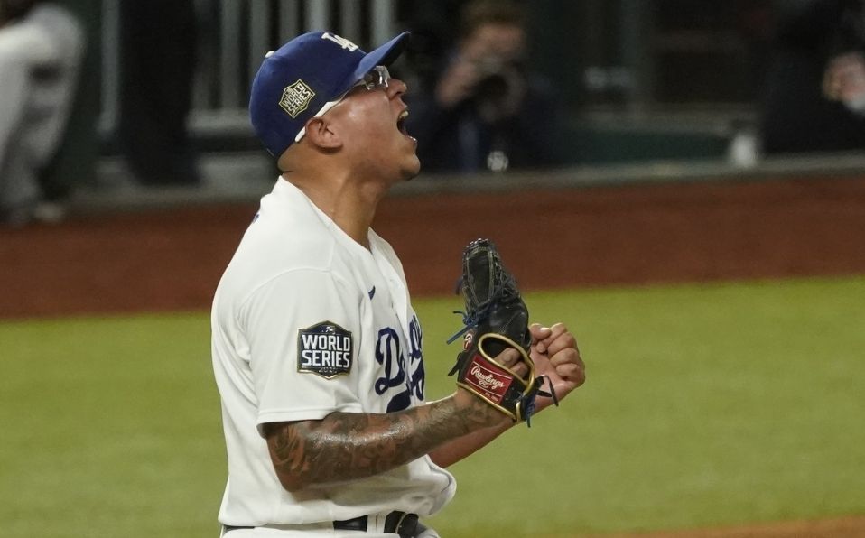Urías consiguió el último out del juego. (Foto: AP)