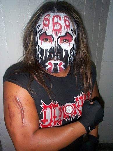 Damián 666, todo un veterano de la lucha extrema que estuvo con los Perros del Mal.