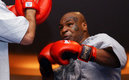 Mike Tyson se retiró en el 2005 de los encordados. (AP)