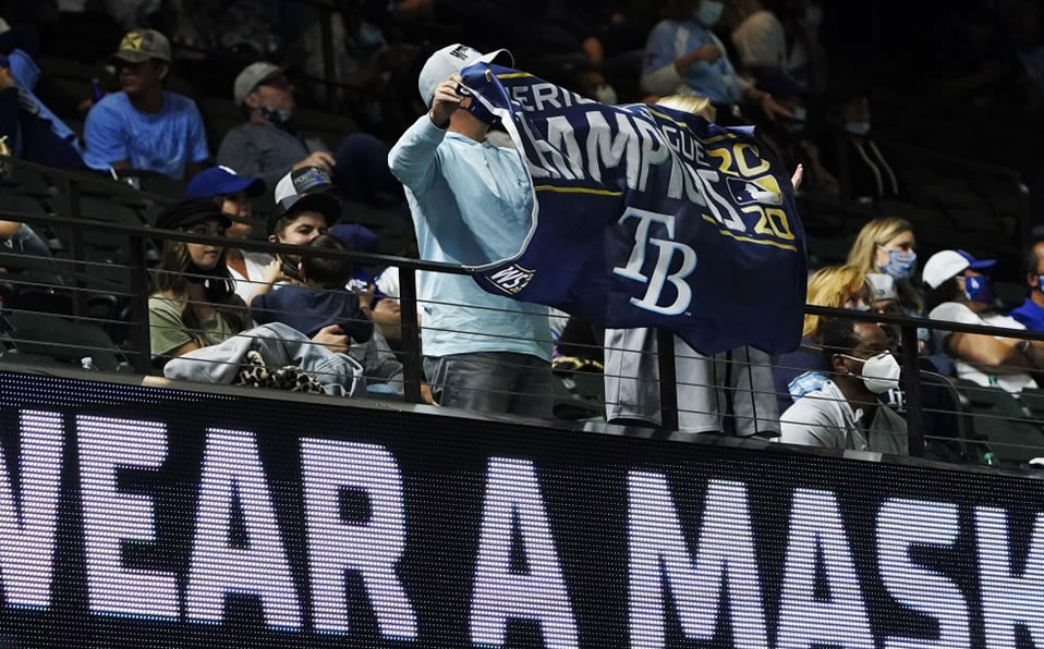 Una buena noticia: aunque no fue como en otros años pero la Serie Mundial sí tuvo fans en las tribunas