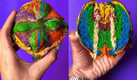 Pan de Muerto arcoíris conjuga la tradición mexicana con un mensaje de inclusión social. (IG @RainbowBagelss)