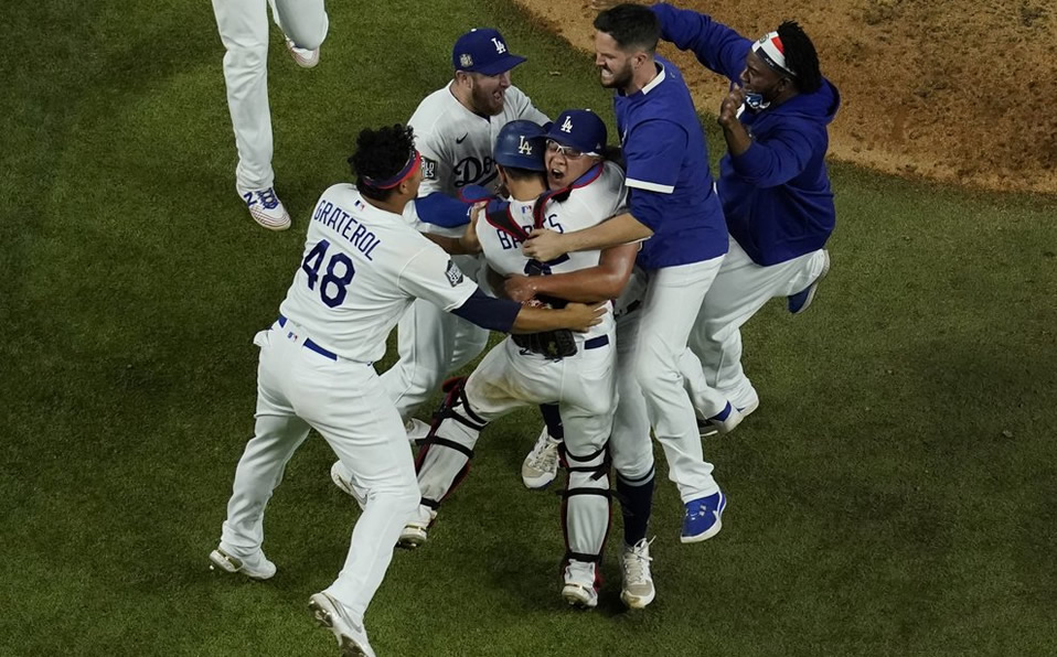 Y el momento más esperado: los Dodgers celebrando que son los campeones de MLB