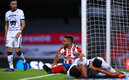 El delantero de Chivas no podía creer su error (Imago7)