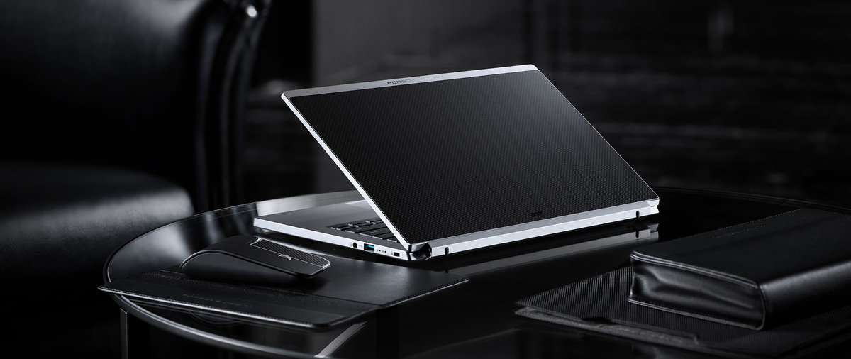 El sistema operativo es Windows 10 y tiene 1 TB de almacenamiento SSD.