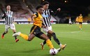 Adama Traoré ha destacado con sus actuaciones con los Wolves al lado de Raúl Jiménez. FOTO: AFP.