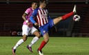 Jesús Alvarado y Luis Olivas disputan el esférico. FOTO: Imago7.