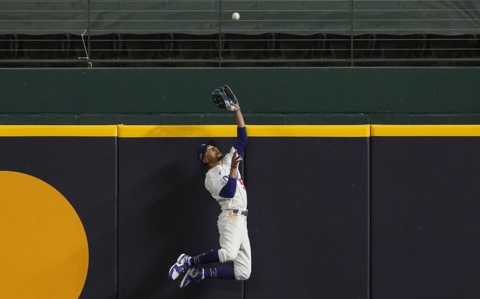 Betts mostró por primera temporada su talento en Los Ángeles. (Foto: AP)