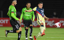 El paraguayo recibió un contacto en el área de Bravos (Imago7)