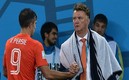 Van Gaal dirigió también a Van Persie en el Manchester United. (AFP)
